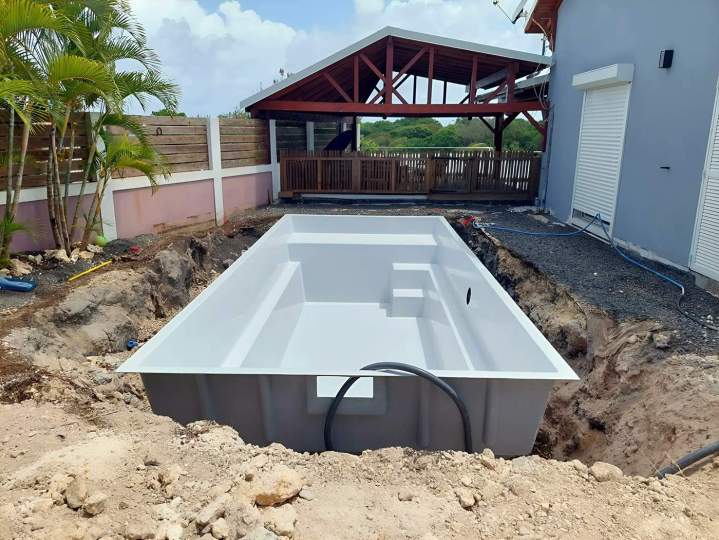 Piscine semi-enterrée Guadeloupe